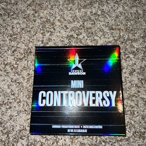 mini controversy eyeshadow palette